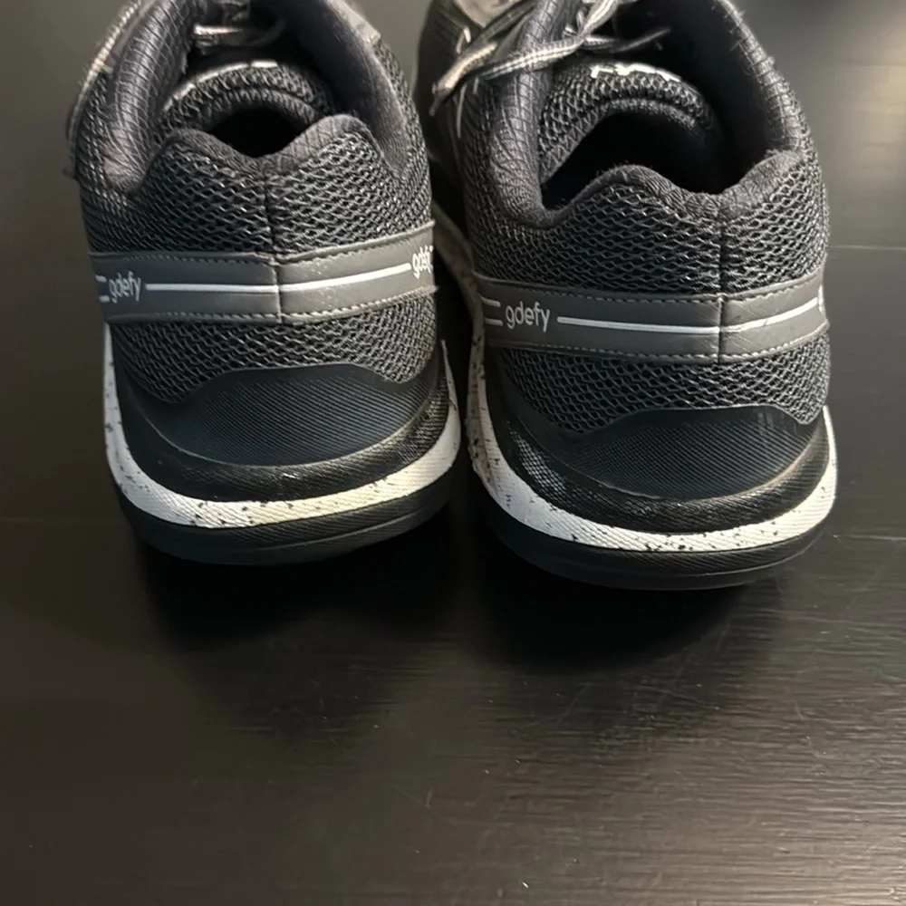 GDefy Gray‎ Athletic Shoes
